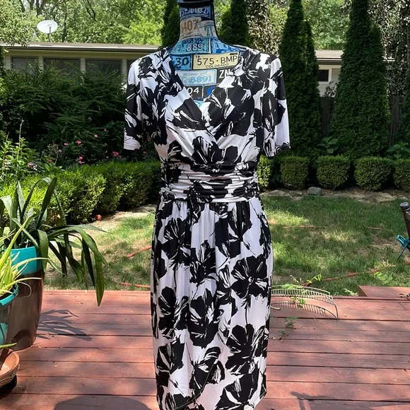 Evan Picone | Dresses | Evan Picone Black And White Floral Dress | Poshmark Evan Picone | Dresses | Evan Picone Black And White Floral Dress | Poshmark